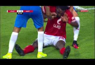 السوبر المصرى مشاجرة بين لاعبي الزمالك والاهلى بسبب اجاي