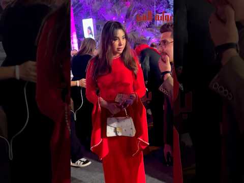 الاعلامية سهام صالح بإطلالة حمراء في حفل مستشفي الناس