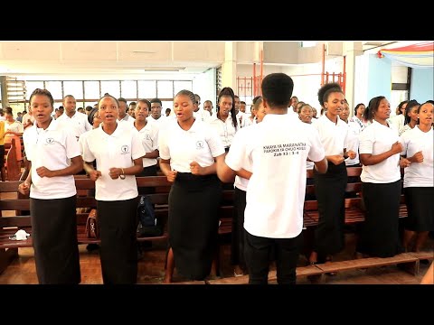 USIFIWE UTATU MTAKATIFU SHEREHE YA UTATU MTAKATIFU KWAYA YA MARANATHA PAROKIA YA CHUO KIKUU