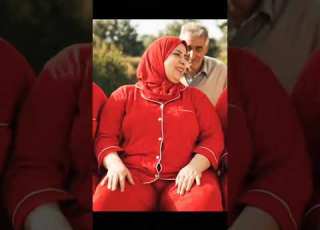 امراه تركب فوق كرويله ويدفع بيهم رجول كبير