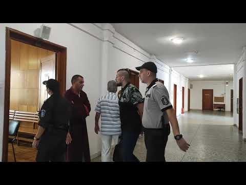 Синът на Найден Милков е обвинен за три престъпления Гаджето му го брани в съда