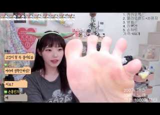  Korean Girl Show Foot And Take Selfie With Her Feet 옴냥냥걸nekoxxx