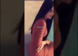 واقف قدامها فيني ذهول