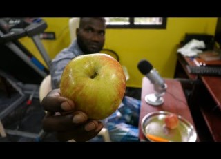  ASMR APPLE EATING NATURAL SOUNDS With YETIMIC Help For Sleep