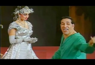 سعيد صالح يخرج عن النص فى مسرحية سياسية وسحر رامي تقف بضهرها من كتر الضحك يخربيتك الرقابة هتسجني