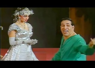 سعيد صالح يخرج عن النص فى مسرحية سياسية وسحر رامي تقف بضهرها من كتر الضحك يخربيتك الرقابة هتسجني