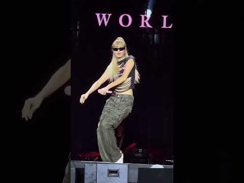 لاليسا خلال رقصها على اغنية Like Jennie Jennie Lalisa اترك لكم التعليق بلينكز