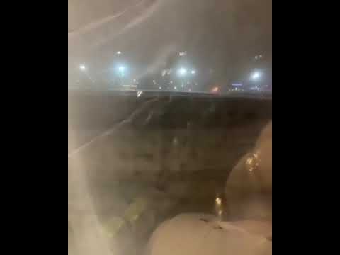 ویدیویی از داخل هواپیمایی که امروز صبح از باند فرودگاه کرمانشاه خارج شد ویدیویی از داخل هواپیمایی که امروز صبح از باند فرودگاه کرمانشاه خارج شد