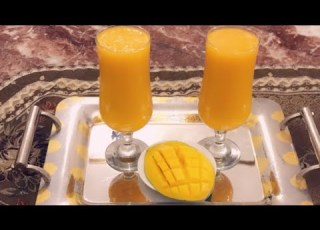 عصير المانجو الطبيعي في البيت منعش ولذيذ ومذاق رائع انا كنت بحب المشمش دلوقتي بموت في المانجا
