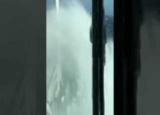  عندما يغضب البحر غضب شديد