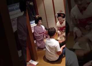  Maiko Or The Child Will Win Who Want To Play This Game With Japan Maiko Shorts