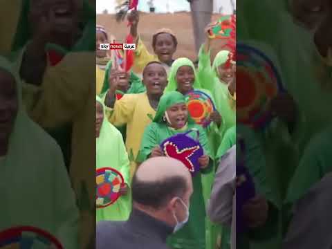 خلال زيارته لمحافظة أسوان السيسي يشارك أطفال النوبة فرحتهم وغناءهم شاهد سكاي مصر