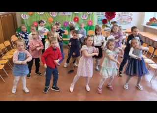 Руханка Мамочко дякую за все для дітей середнього та старшого дошкільного віку Автор А Немшилова