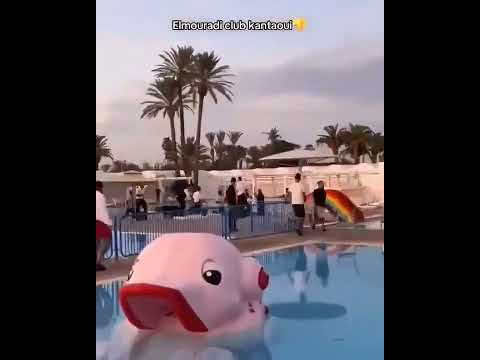 عراك عنيف بين جزائريين في فندق المرادي بمدينة سوسة التونسية بسبب خلاف في طابور المطعم عراك عنيف بين جزائريين في فندق المرادي بمدينة سوسة التونسية بسبب خلاف في طابور المطعم