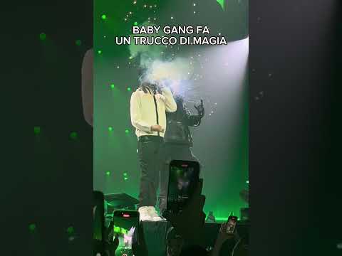 Baby Gang Fa Un Trucco Di Magia Al Concerto Trapitaliana Babygang Concerto Magia Funny