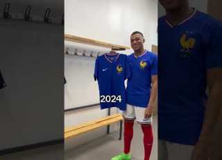 Kylian Mbappé Présente Le Maillot Bleu Shorts