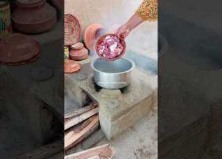  گاؤں کی عورتوں کا گوشت الو دیگی ہانڈی پکانے کا دیہاتی دیسی انداز Beetpotatorecipe Indianrecipes