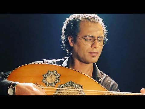 اسلام القصبجى يبدع ويتالق فى عزف اغنية انا قلبى دليلى على العود فى صالون المنارة 7 5 2014