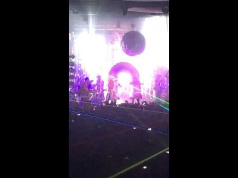 2015 11 Miley Cyrus Rocking Dildo Echostage We Can T Stop