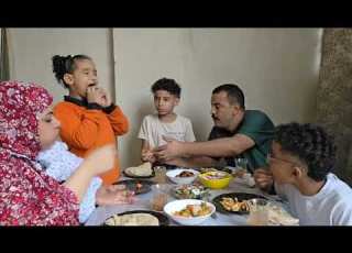 النور قطع واحنا حاطين الطبليه فطرنا في البلكونه وكان يوم من ايام الريف مع لمه العيله على السندوتشات