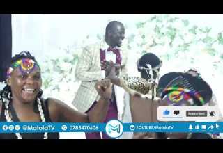 MTOTO WA MIAKA 2 AKIMBIZA WATU AINGIA NA NYOKA UKUMBINI 