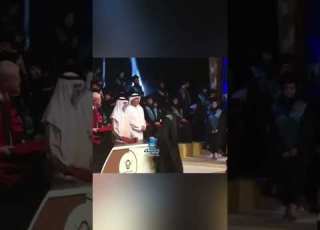 ردة فعل وزير التسامح بالإمارات على فرحة الخريجة