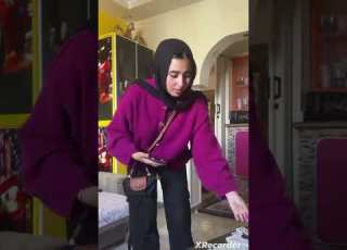 مش راضيه تقعد معايا