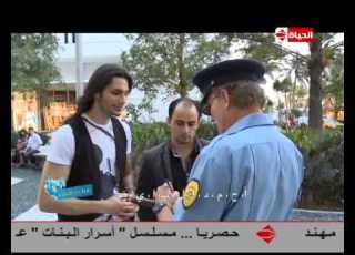  شط بحر الهوى كارول تحاول تعلم الأغراء على المسرح أستعداد لحفلتها
