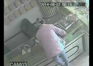  تفاصيل جديدة بجريمتى السطو على محلين مجوهرات بالقنطره غرب Www Eldameer Com