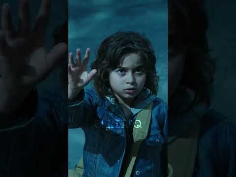 طفل يستطيع التحكم بالاسماك Aquaman