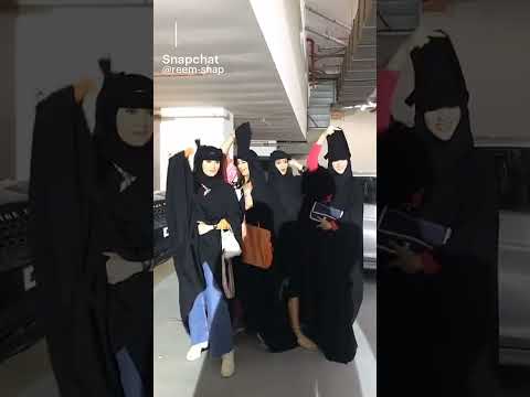 في الشارع يكشفين على النقاب من وشهن تعال وشوف