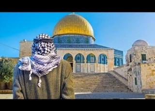 ونداء الاقصي أبكاني فجر وجداني