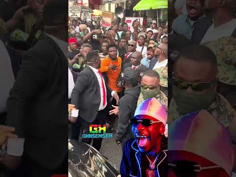 Shatta Wale Befindet Sich Derzeit In Der Ashanti Region Hauptsächlich Um An Veranstaltungen In U