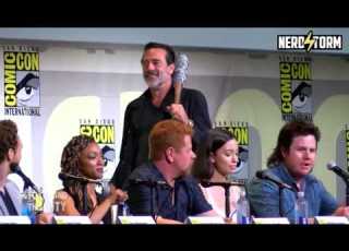  JEFFREY DEAN MORGAN S EPIC ENTRANCE AT THE WALKING DEAD PANEL SAN DIEGO COMIC CON 2016
