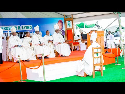 Mha Askofu Prosper Lyimo Mbele Ya Altare Wakati Balozi Wa Baba Mtakatifu Akisoma Hati Ya Kusimikwa