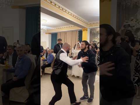 Залик и Фартовый танцует свадьба Lezginka чечня чеченцы ловзар лезгинка Залик и Фартовый танцует свадьба Lezginka чечня чеченцы ловзар лезгинка