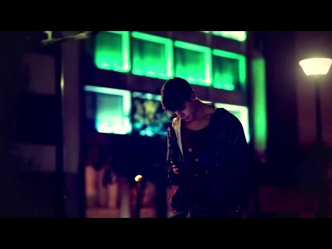 Πάνος Κιάμος Δε μου περνάς Official Video Clip