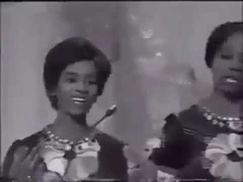 أغنية عشة صغيرة كلمات إسحق الحلنقي ألحان بشير عباس غناء البلابل أغاني سودانية غناء سوداني أغنية عشة صغيرة كلمات إسحق الحلنقي ألحان بشير عباس غناء البلابل أغاني سودانية غناء سوداني