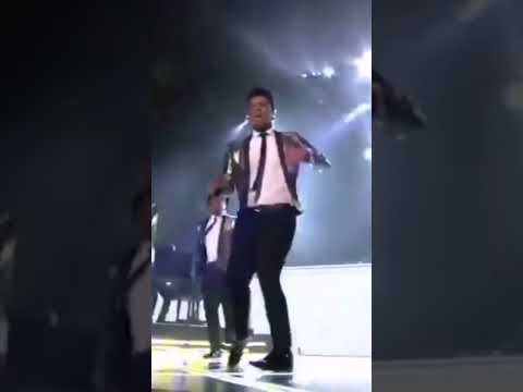 Bruno Mars Super Bowl 2014 Runawaybaby Dance Brunomars Superbowl Split