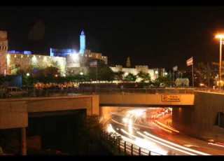 Baruch Hagever ברוך הגבר עמודי שיש