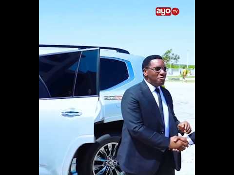 VIDEO MHE PAUL MAKONDA NA VIONGOZI MBALIMBALI WAFIKA OFISI YA WIZARA YA HABARI NA KUPANDA MITI VIDEO MHE PAUL MAKONDA NA VIONGOZI MBALIMBALI WAFIKA OFISI YA WIZARA YA HABARI NA KUPANDA MITI