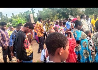 Daudi Mwanisenga Mzee Wa Moto Akiwasha Moto Katika Mkutano Wa Injili Hatari