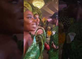 CHIOMA RAFIKI WA BI HARUSI AKIINGIA UKUMBINI JP2025