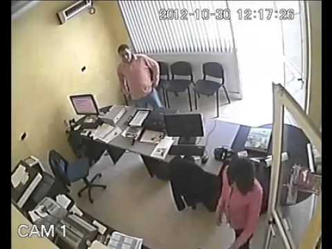 سارق في سوسة يقوم بسرقة هاتف محمول