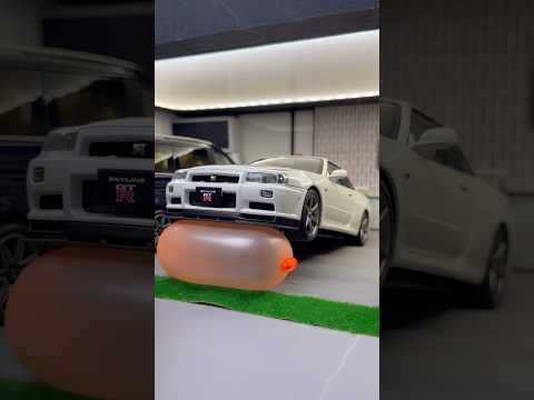 Mercedes V Class Nissan GT R34 Balloon Pop Car Cars Diecast