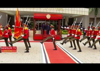  JESHI LA MOZAMBIQUE KENYANS TROLL MILLITARY MEN THAT WELCOMED RUTO IN MAPUTO NO UNIFORMITY