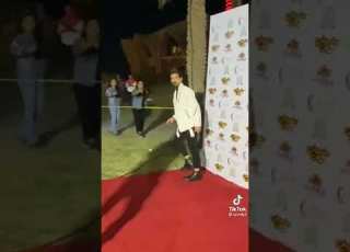 سجاد سلمان وال ياخذن صور ويا زحف عليهن