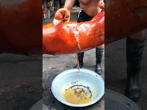 Mengeluarkan Bumbu Babi Guling