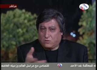 ال سعود وكلب اخر من كلابهم يعوي امام الاسود