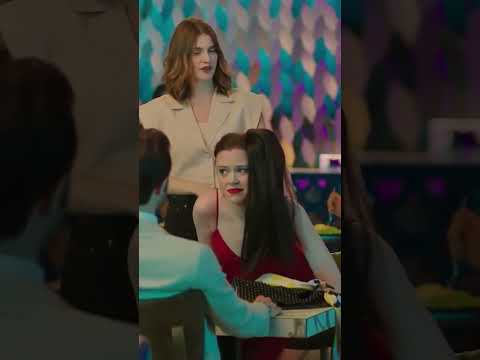 لابسة مشد وانف تجميل وشعر باروكة صفر طبيعي لعبة الحظ Shorts